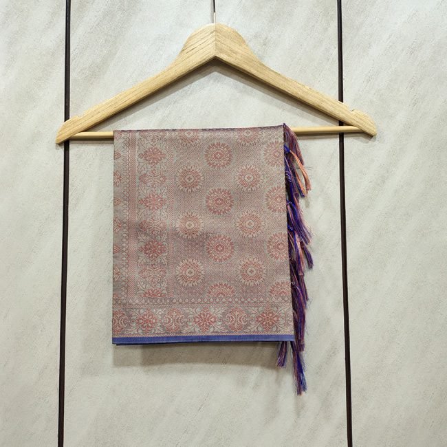 Floral Motifs Woven Banarasi Stole