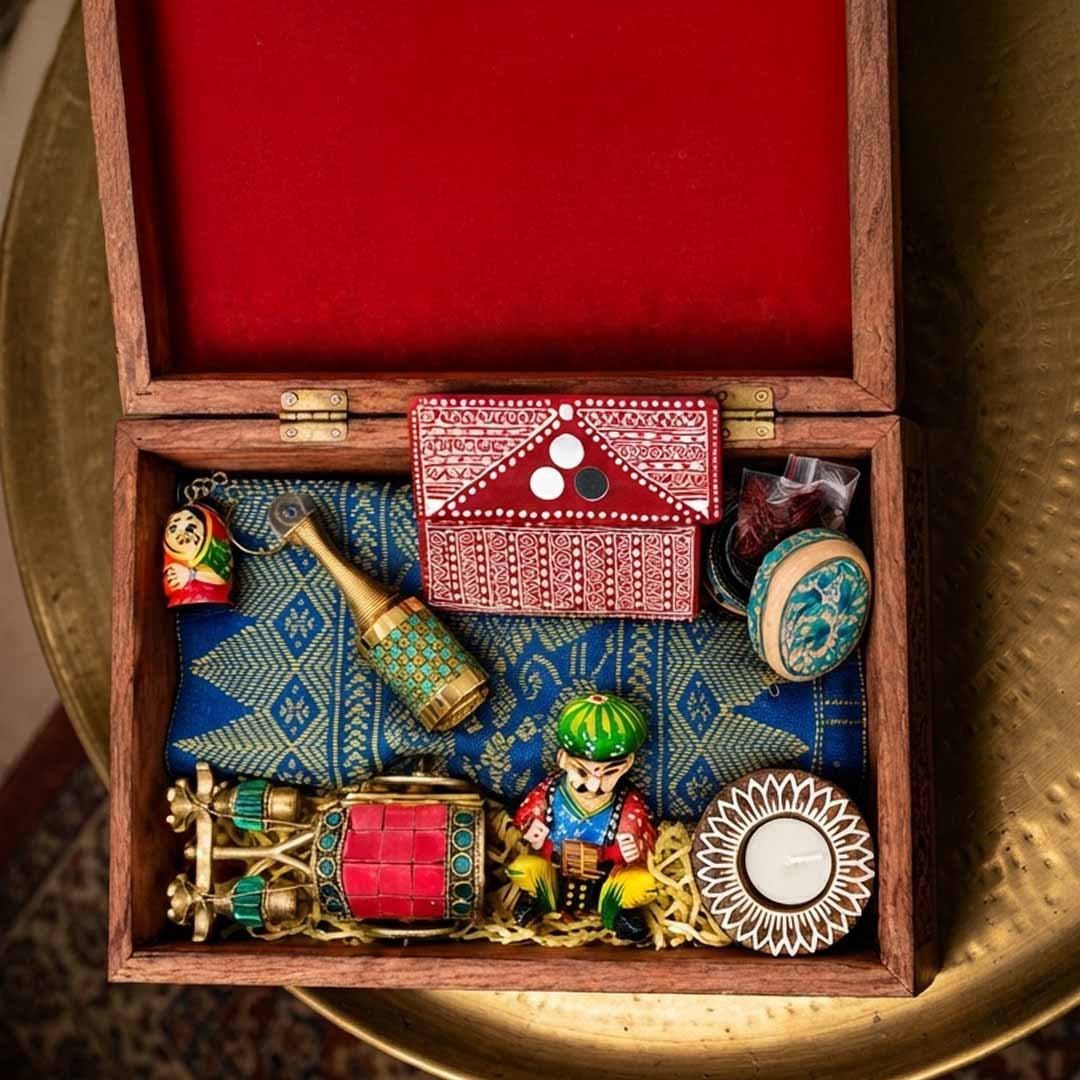 Indyhaat Customized Handcrafted Gift Hamper Diwali Gift Corporate Gift Return Gifts GI Tag Handicrafts